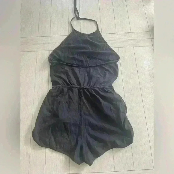 Black halter tie backless romper size large! - Picture 2 of 3